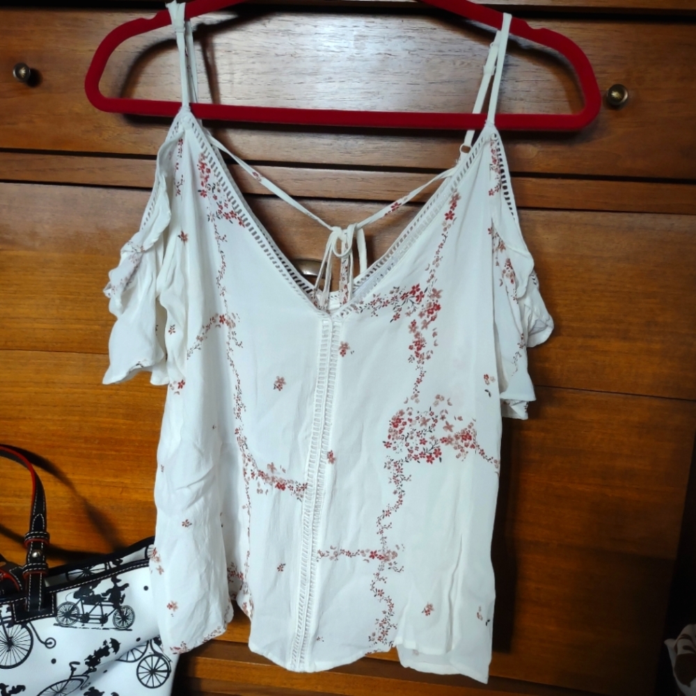 Current Air cold shoulder top